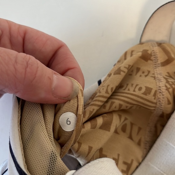 Striped Lululemon adjustable sports  bra size 6 - Picture 5 of 10